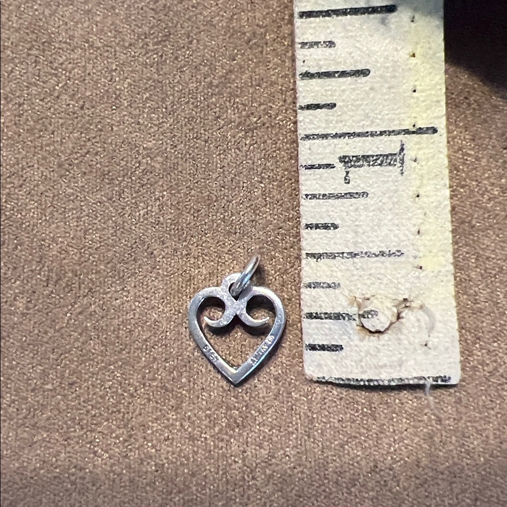 James Avery flute remembrance heart flat charm
Rare retired Charm - Picture 3 of 3